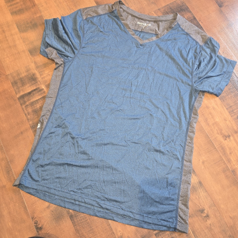 Manduka Men’s Transcend V-Neck Blue Gray Performance Shirt [Large] Athletic Gym